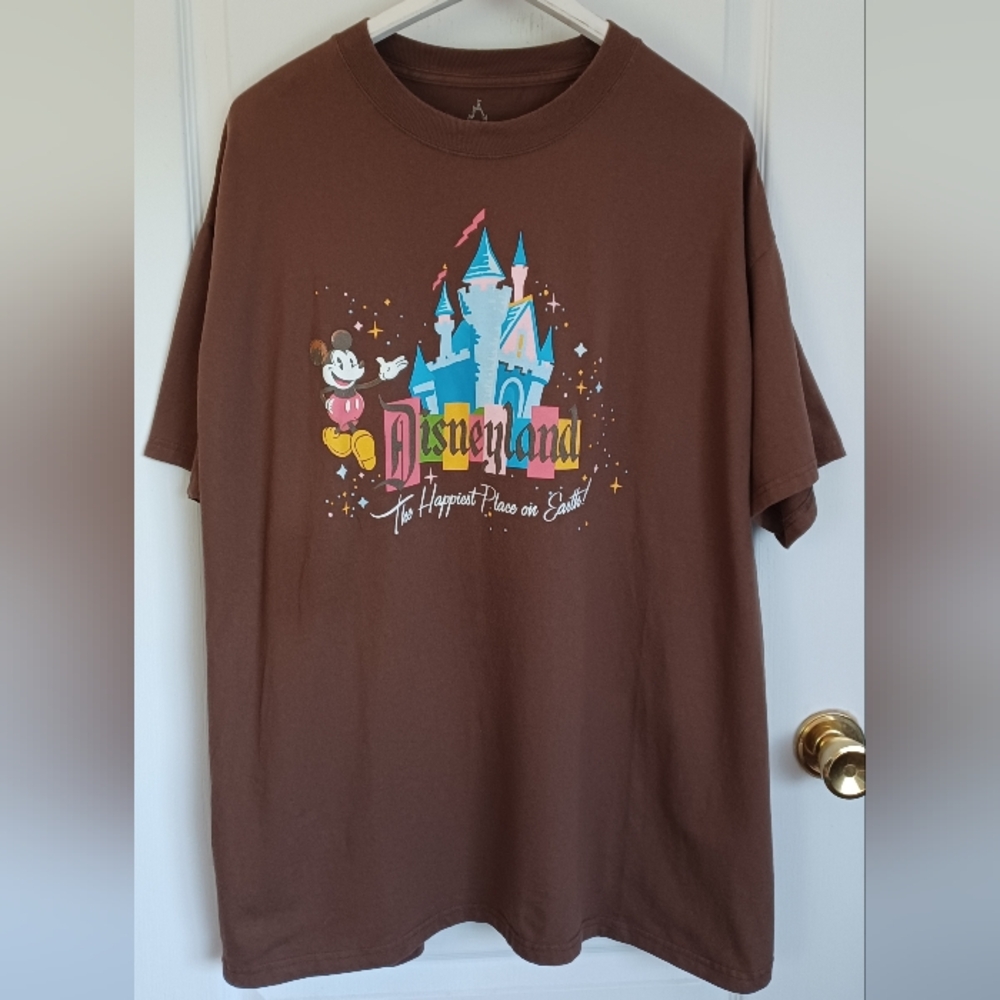 DISNEY BY HANES DISNEYLAND THE HAPPIEST PLACE ON EARTH W/CASTLE BROWN XL T-SHIRT